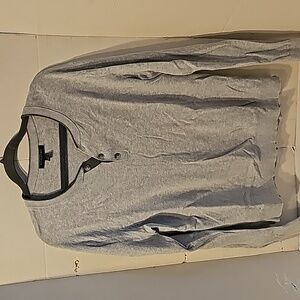 Banana Republic 3 button Knit Hensley Shirt. Size Large. 100% cotton.